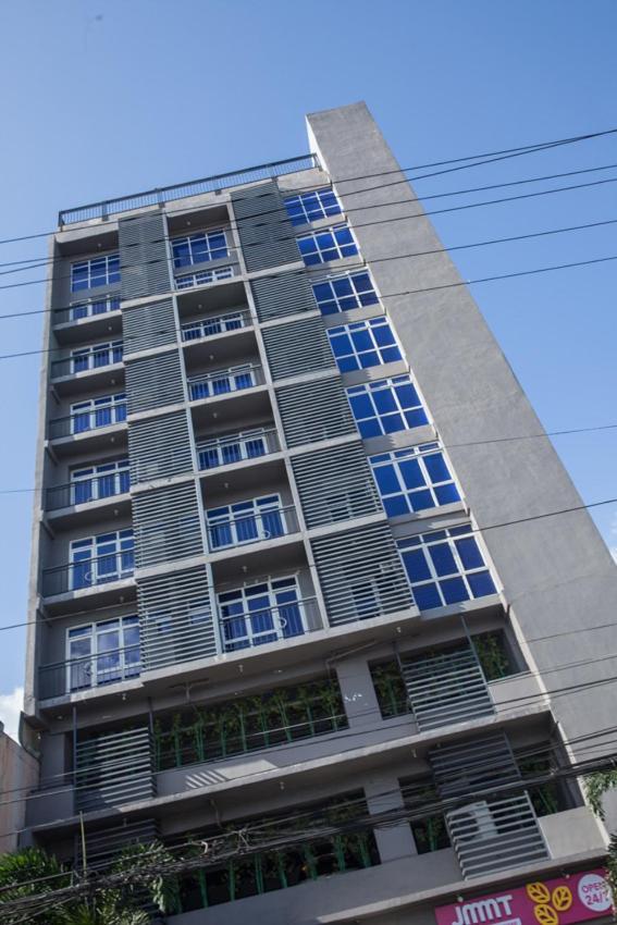 Melbourne Suites Макати Экстерьер фото