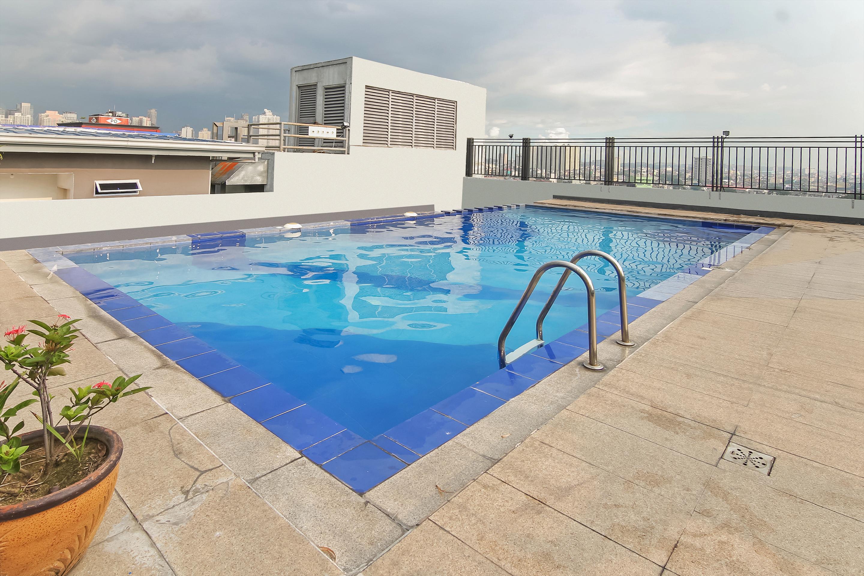 Melbourne Suites Макати Экстерьер фото